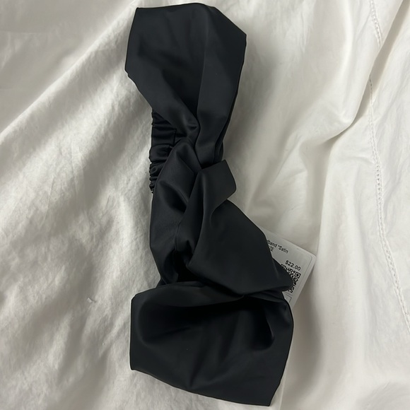 Lululemon Knot Stopping Satin Headband - Picture 5 of 7